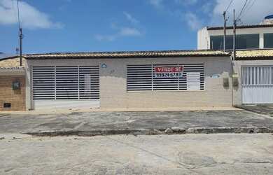 Imagem: A casa possui 3 Dormitórios, 3 Banheiros, 3 Vagas na garagem