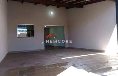 Imagem: A casa possui 2 Dormitórios, 2 Banheiros, 2 Vagas na garagem