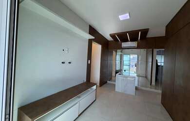 Imagem: O apartamento possui 1 Dormitório, 2 Banheiros, 1 Vaga na garagem