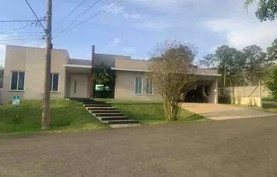 Imagem: A casa em condomínio possui 4 Dormitórios, 5 Banheiros, 4