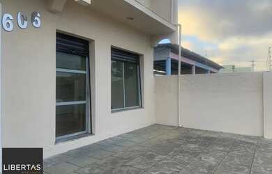 Imagem: O depósito possui 3 Vagas na garagem, 54m² de Área e está