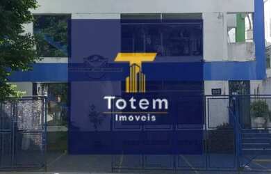 Imagem: O depósito possui 5 Vagas na garagem e 900m² de Área e está