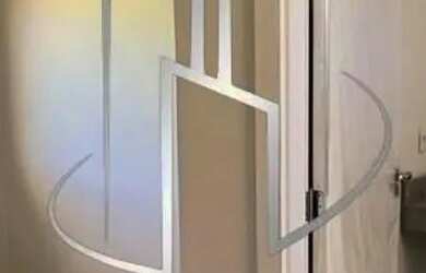 Imagem: A casa possui 3 Dormitórios, 3 Banheiros, 1 Vaga na garagem