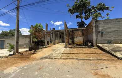 Imagem: A casa possui 5 Dormitórios, 5 Banheiros, 5 Vagas na garagem