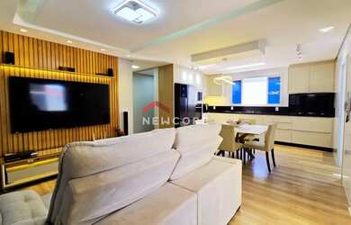 Imagem: A casa possui 3 Dormitórios, 4 Banheiros, 5 Vagas na garagem