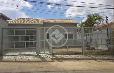 Imagem: A casa em condomínio possui 3 Dormitórios, 2 Banheiros, 2