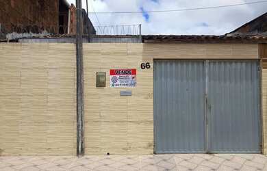 Imagem: A casa possui 1 Dormitório, 1 Banheiro, 1 Vaga na garagem