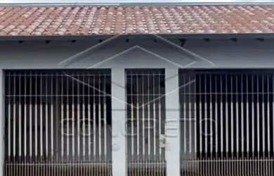 Imagem: A casa possui 3 Dormitórios, 3 Banheiros, 3 Vagas na garagem