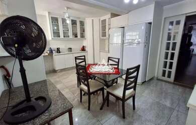 Imagem: O apartamento possui 3 Dormitórios, 1 Banheiro, 1 Vaga na garagem