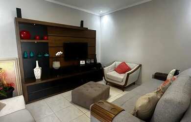 Imagem: A casa possui 2 Dormitórios, 2 Banheiros, 1 Vaga na garagem