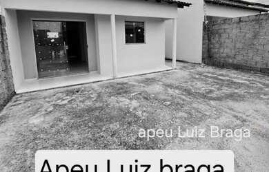 Imagem: A casa possui 2 Dormitórios, 1 Banheiro, 2 Vagas na garagem