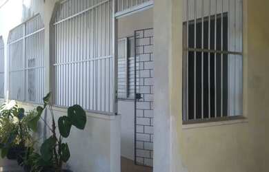 Imagem: A casa possui 2 Dormitórios, 2 Banheiros, 1 Vaga na garagem