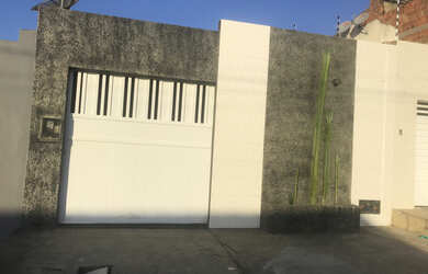 Imagem: A casa possui 2 Dormitórios, 1 Banheiro e está localizado