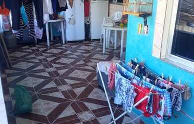 Imagem 4: Casa grande. Varanda, Guarda roupa, 1 Banheiroe2 Dormitórios