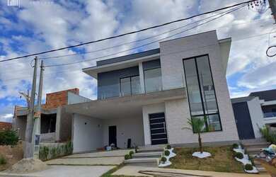 Imagem: A casa possui 3 Dormitórios, 2 Banheiros, 4 Vagas na garagem