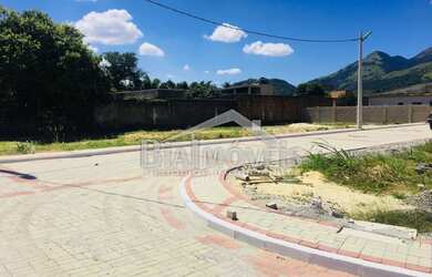 Imagem: O terreno e possui 120-0m² de Área está localizado em Campo