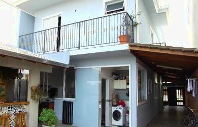 Imagem: A casa possui 4 Dormitórios, 4 Banheiros, 3 Vagas na garagem