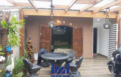 Imagem: A casa possui 2 Dormitórios, 3 Banheiros, 2 Vagas na garagem