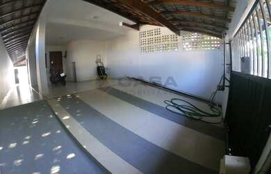 Imagem: O apartamento possui 3 Dormitórios, 1 Banheiro, 2 Vagas na