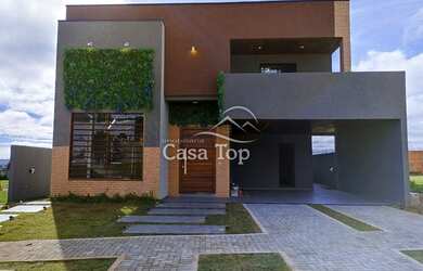 Imagem: A casa possui 4 Dormitórios, 5 Banheiros, 2 Vagas na garagem