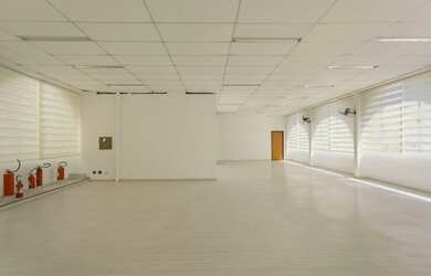 Imagem: O depósito possui 323m² de Área e está localizado em Juvevê