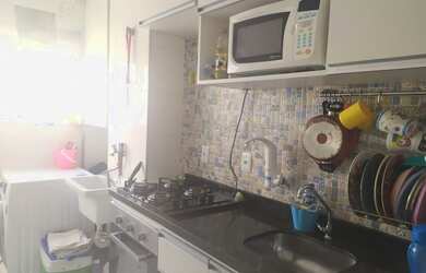 Imagem: O apartamento possui 2 Dormitórios, 1 Banheiro, 1 Vaga na garagem