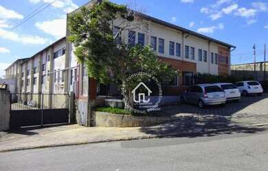 Imagem: O depósito possui 5 Vagas na garagem, 2427m² de Área e está