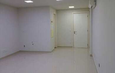 Imagem: O depósito possui 1 Vaga na garagem, 30m² de Área e está