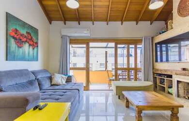 Imagem: A casa em condomínio possui 3 Dormitórios, 3 Banheiros, 2