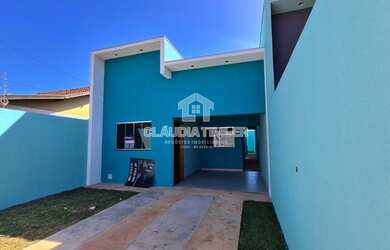 Imagem: A casa possui 3 Dormitórios, 3 Banheiros, 2 Vagas na garagem