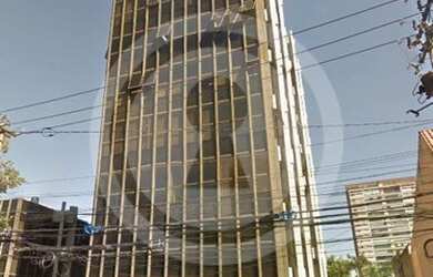 Imagem: O depósito possui 3 Vagas na garagem e 150m² de Área e está