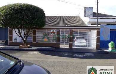 Imagem: A casa possui 3 Dormitórios, 1 Banheiro, 3 Vagas na garagem