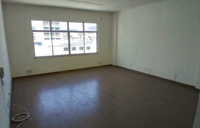 Imagem: O depósito possui 1 Vaga na garagem, 30m² de Área e está