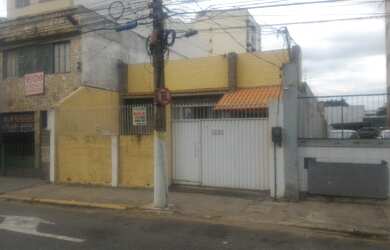 Imagem: A casa possui 3 Dormitórios, 2 Banheiros e 2 Vagas na garagem