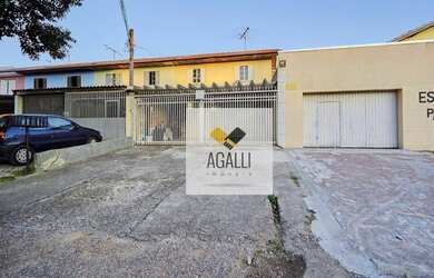 Imagem: A casa possui 4 Dormitórios, 3 Banheiros, 2 Vagas na garagem