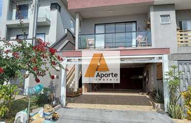 Imagem: A casa possui 3 Dormitórios, 2 Banheiros, 4 Vagas na garagem