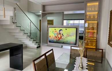 Imagem: A casa possui 3 Dormitórios, 2 Banheiros, 2 Vagas na garagem