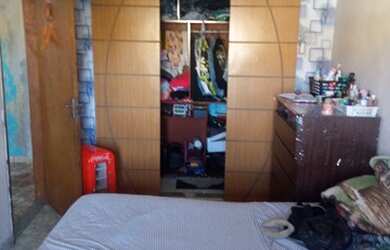 Imagem 2: Casa grande. Varanda, Guarda roupa, 1 Banheiroe2 Dormitórios