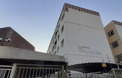 Imagem: O apartamento possui 3 Dormitórios, 1 Banheiro, 1 Vaga na garagem