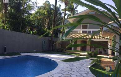 Imagem: A casa possui 4 Dormitórios, 2 Banheiros, 300m² de Área e