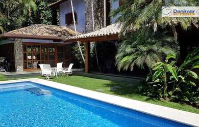 Imagem: A casa em condomínio possui 5 Dormitórios, 5 Banheiros, 5