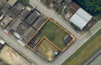 Imagem: O terreno possui 1100m² de Área e está localizado em Parque