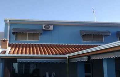 Imagem: A casa possui 2 Dormitórios, 1 Banheiro, 1 Vaga na garagem