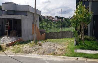 Imagem: O terreno possui 300m² de Área e está localizado em Roncáglia