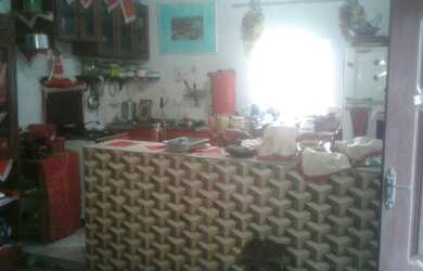 Imagem: A casa possui 1 Dormitório, 1 Banheiro, 1 Vaga na garagem