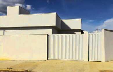 Imagem: A casa possui 3 Dormitórios e está localizado em Goianésia