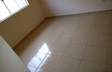 Imagem: A casa possui 3 Dormitórios, 1 Banheiro, 2 Vagas na garagem