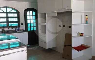 Imagem: A casa possui 5 Dormitórios, 5 Banheiros, 5 Vagas na garagem