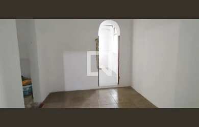 Imagem: A casa possui 2 Dormitórios, 2 Banheiros, 1 Vaga na garagem