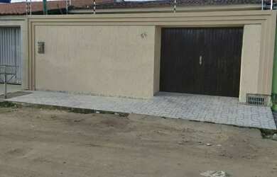 Imagem: A casa possui 2 Dormitórios, 2 Banheiros, 1 Vaga na garagem